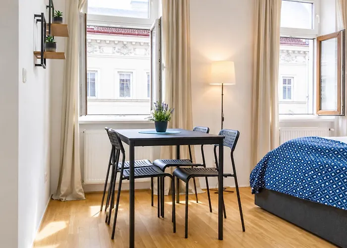 Apartamento Spacious & Elegant 2br Near Wiener Stadthalle Viena