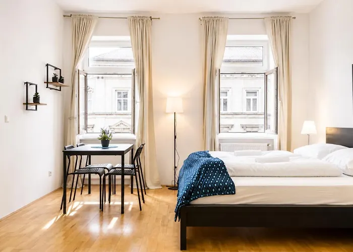 Apartamento Spacious & Elegant 2br Near Wiener Stadthalle