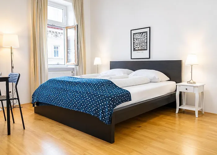 Spacious & Elegant 2br Near Wiener Stadthalle Apartamento *