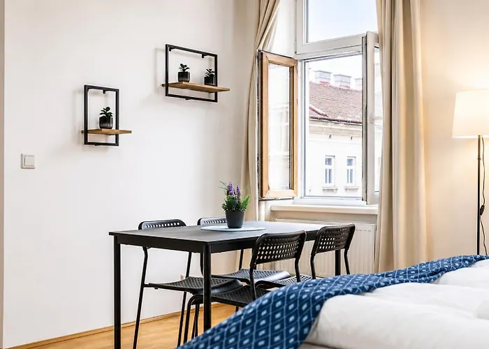 Spacious & Elegant 2br Near Wiener Stadthalle Apartamento Viena