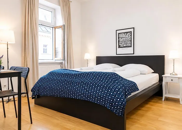 Spacious & Elegant 2br Near Wiener Stadthalle Apartamento