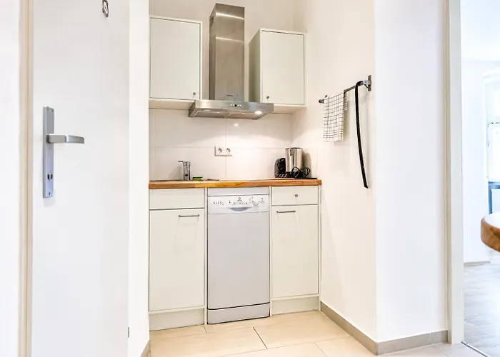 Spacious & Elegant 2br Near Wiener Stadthalle * Viena