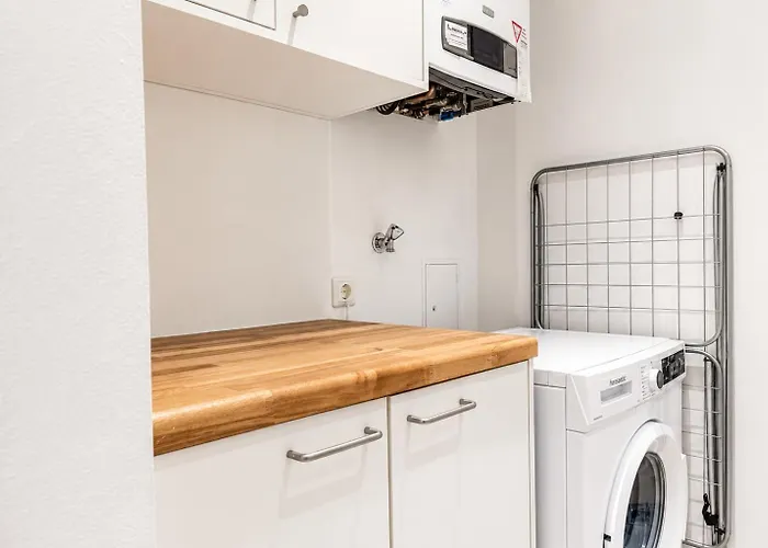 Spacious & Elegant 2br Near Wiener Stadthalle Apartamento