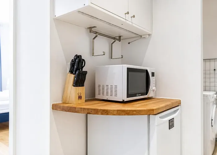 Apartamento Spacious & Elegant 2br Near Wiener Stadthalle